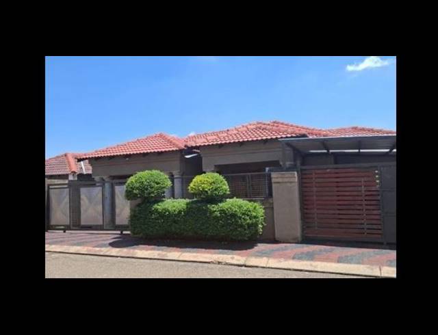 3 BEDROOM HOUSE FOR SALE IN LOTUS GARDENS